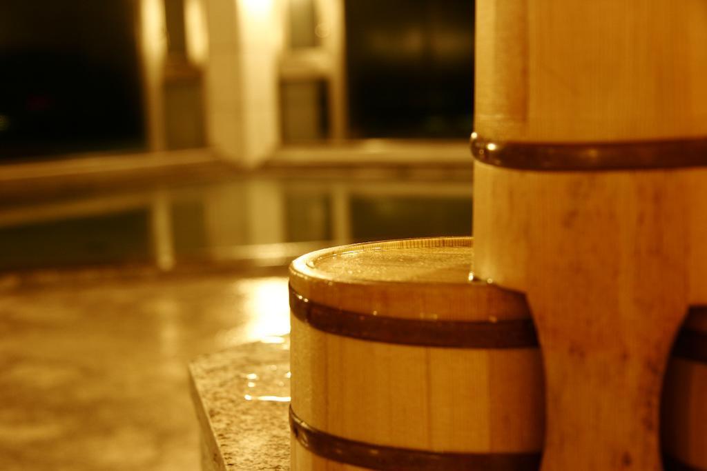 Nanki-Shirahama Marriott Hotel Kültér fotó A tub of sake