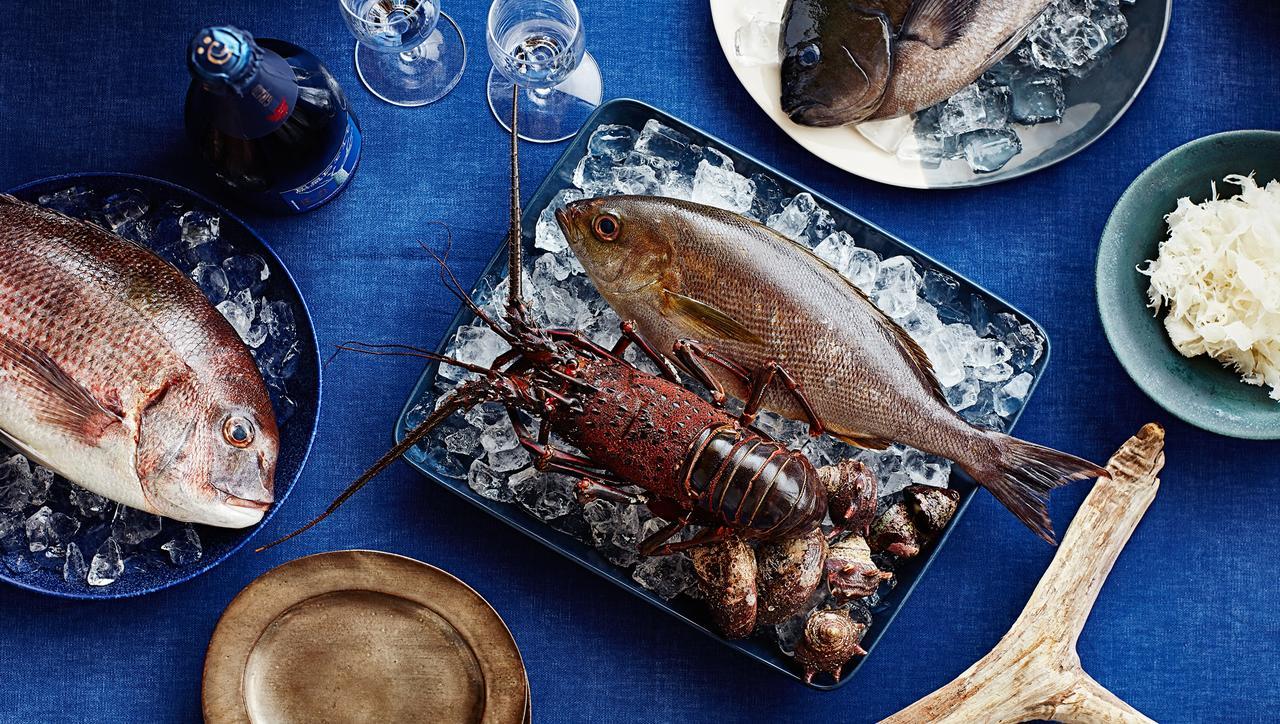 Nanki-Shirahama Marriott Hotel Kültér fotó A lobster on ice