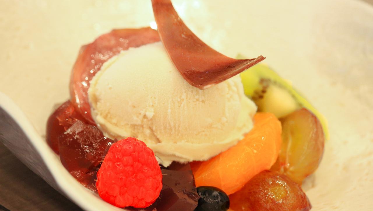Nanki-Shirahama Marriott Hotel Kültér fotó Fruit salad with ice cream