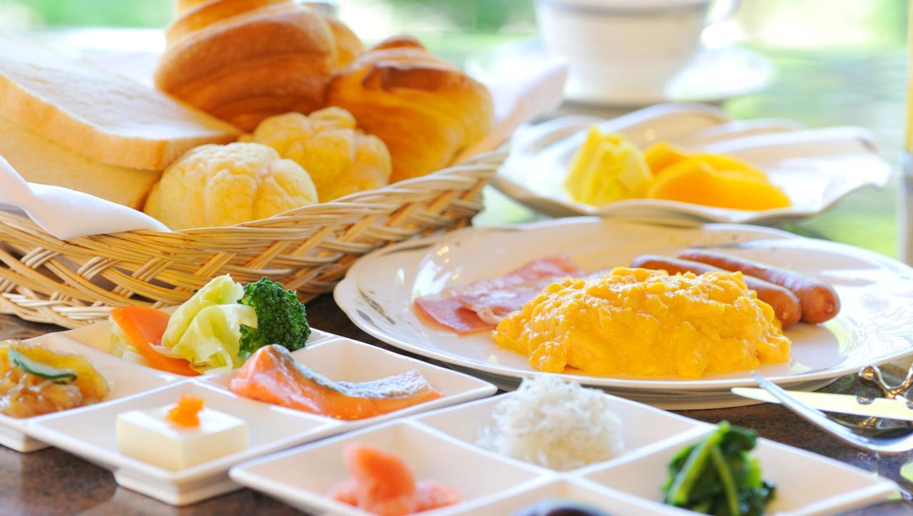 Nanki-Shirahama Marriott Hotel Kültér fotó A Japanese breakfast