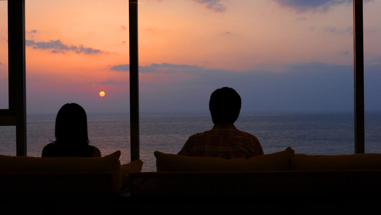 Nanki-Shirahama Marriott Hotel Kültér fotó Sunset at the beach