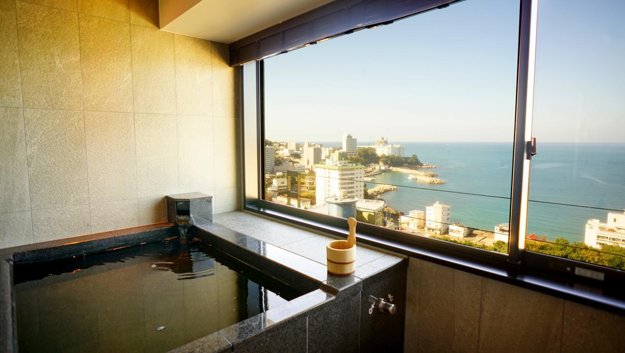 Nanki-Shirahama Marriott Hotel Kültér fotó A view from a Japanese bath
